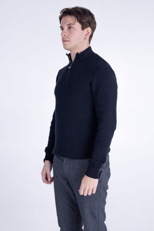 PULL À FERMETURE ZIP AU COL