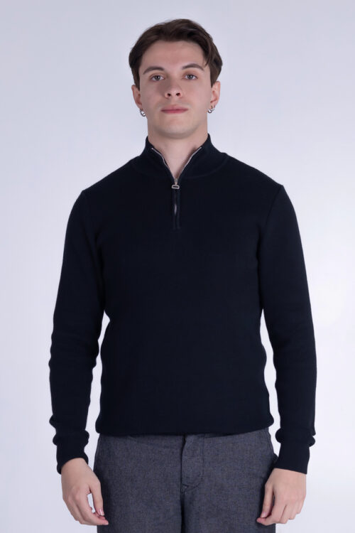 PULL À FERMETURE ZIP AU COL